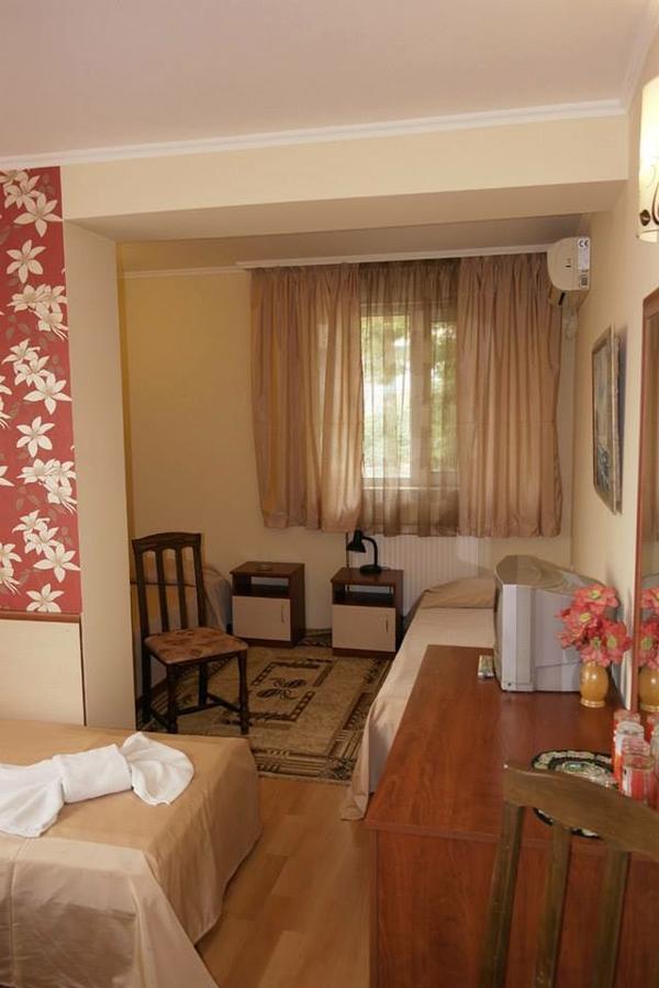 Hotel Triumph Nova Zagora Exterior photo
